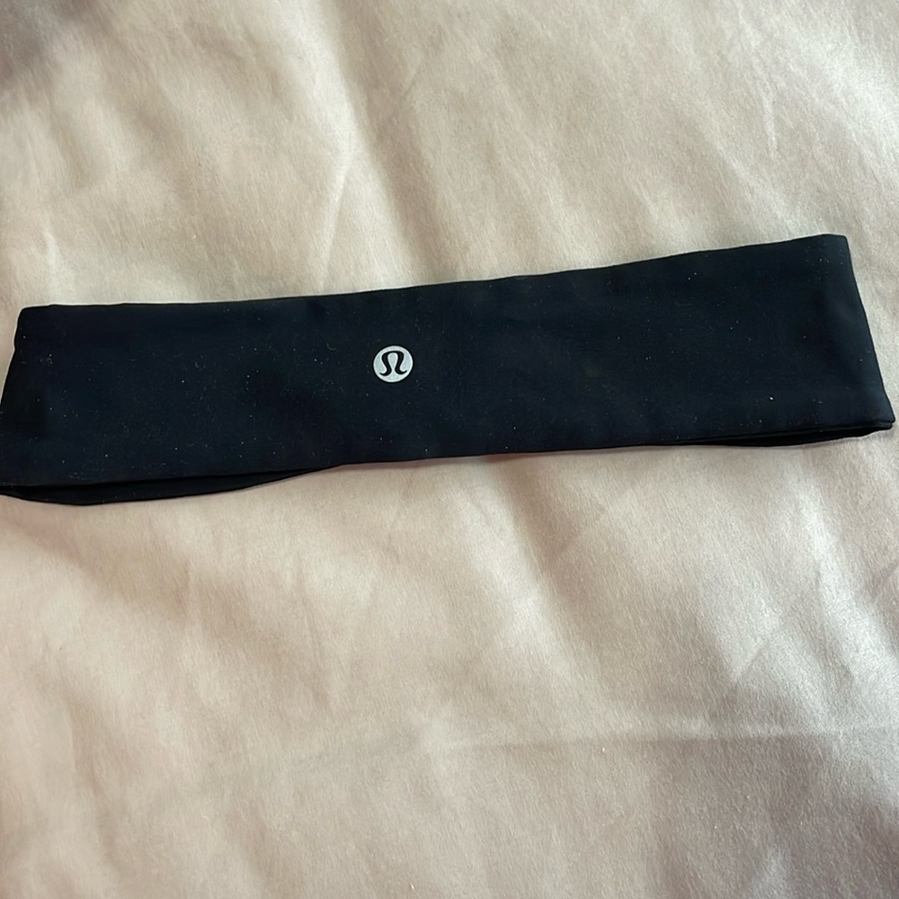 Black lululemon headband
